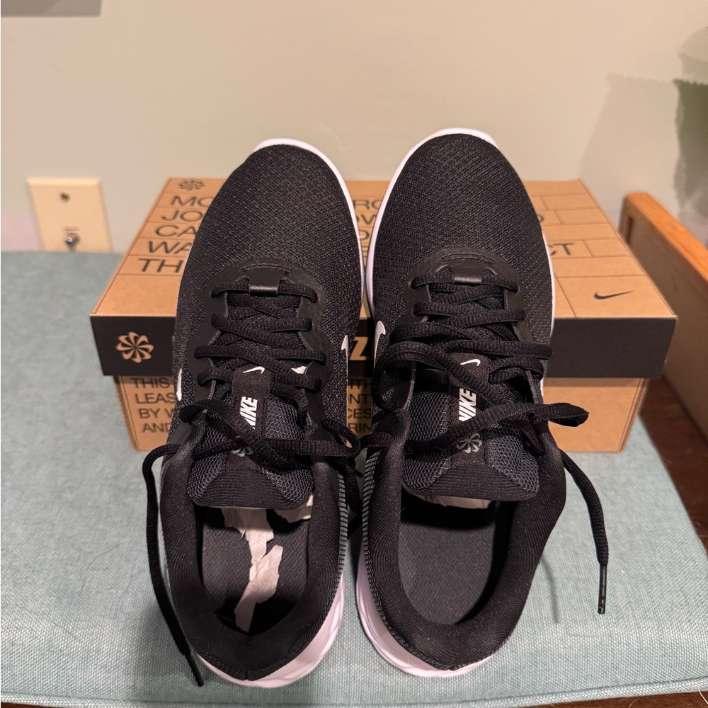 NWT Nike Black Sneakers never worn - Picture 3 of 5